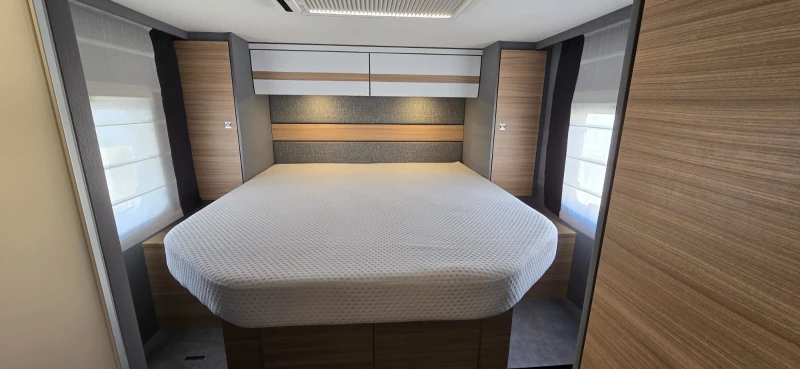 Кемпер Dethleffs Just 90 7052 Кралска спалня, снимка 10 - Каравани и кемпери - 51821818