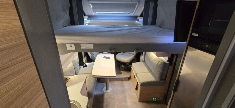 Кемпер Dethleffs Just 90 7052 Кралска спалня, снимка 11 - Каравани и кемпери - 51821818