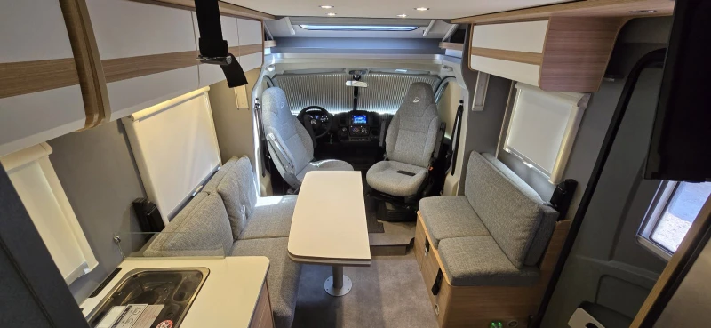 Кемпер Dethleffs Just 90 7052 Кралска спалня, снимка 5 - Каравани и кемпери - 51821818