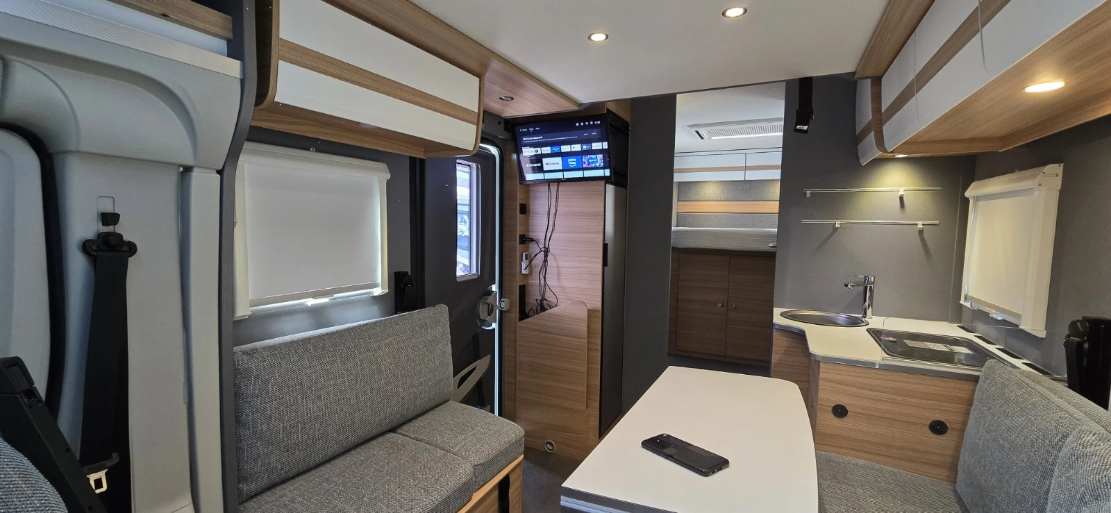 Кемпер Dethleffs Just 90 7052 Кралска спалня - изображение 6