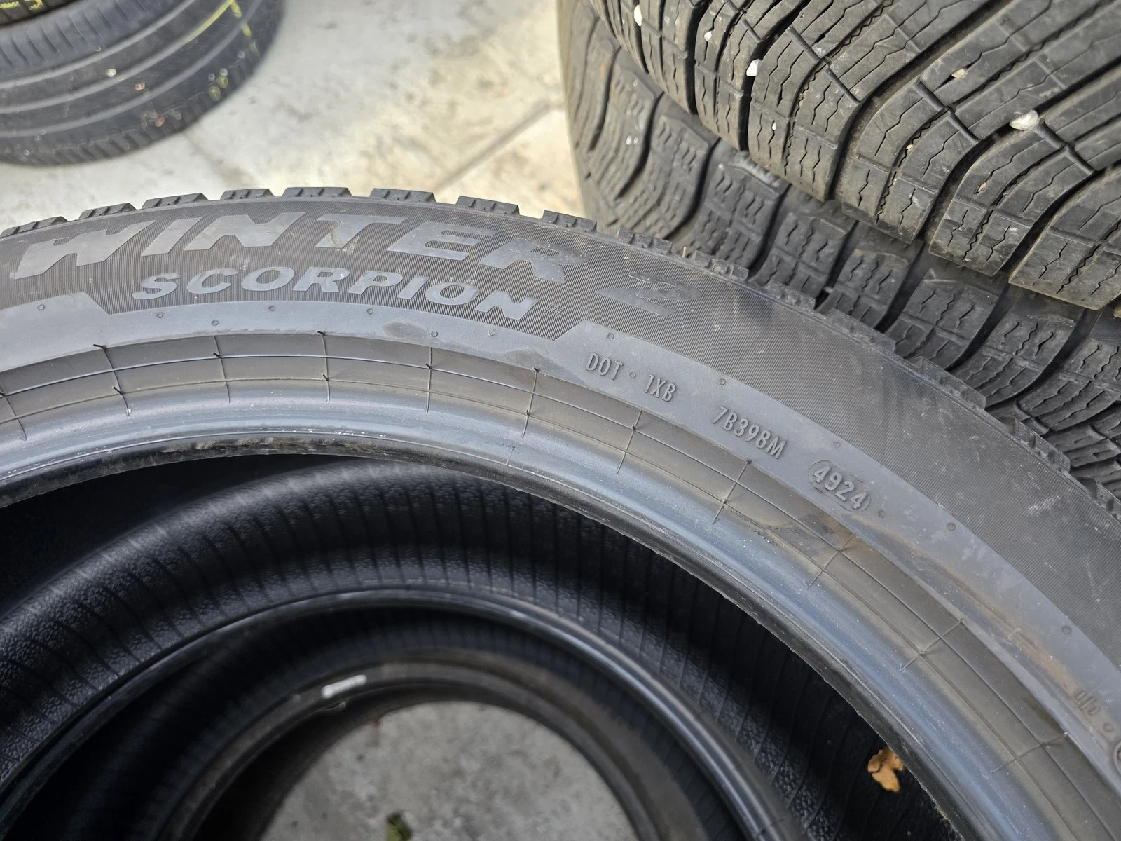 Гуми Зимни 275/45R20, снимка 4 - Гуми и джанти - 56725149