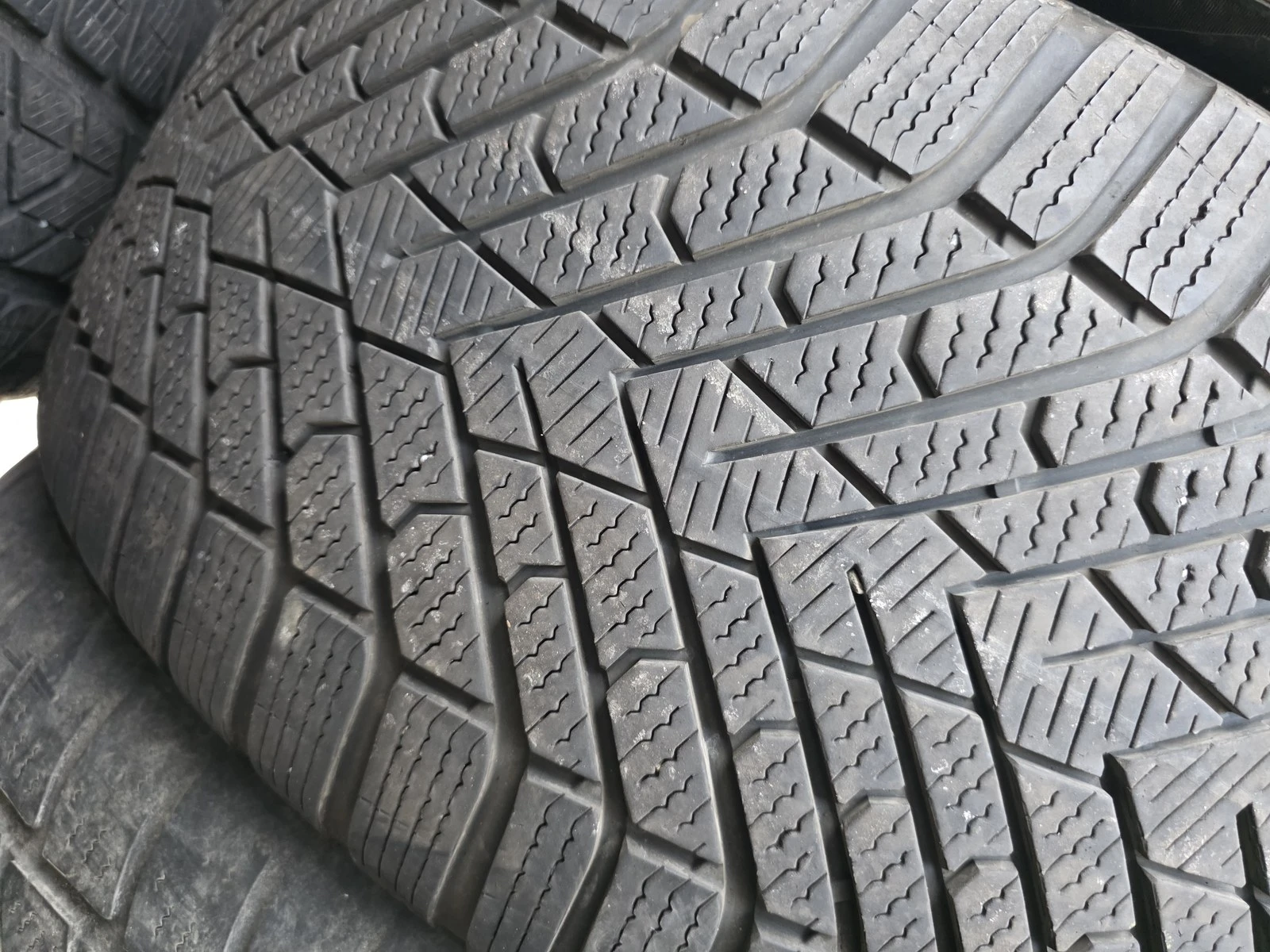 Гуми Зимни 275/45R20