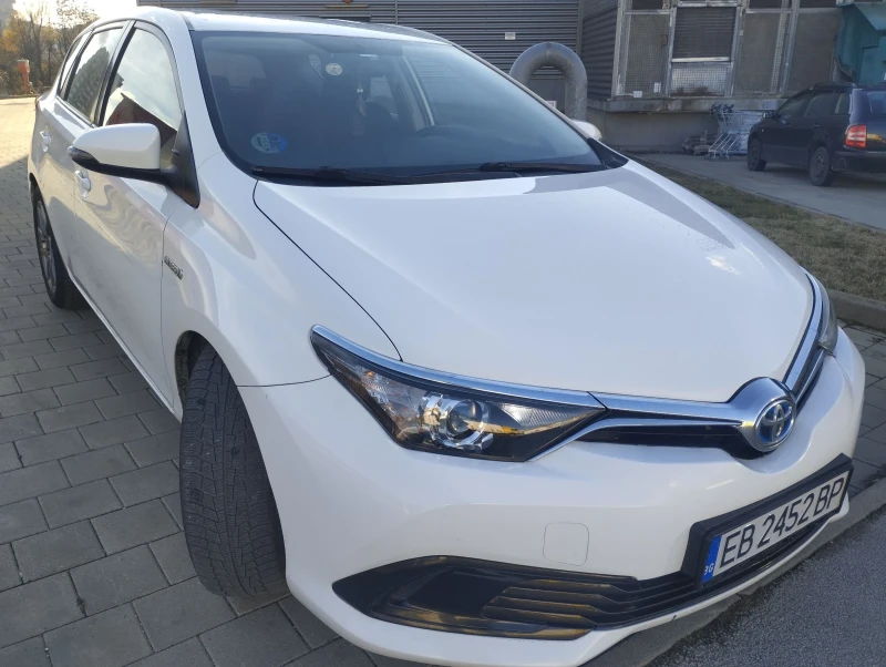 Toyota Auris Hybrid , снимка 4 - Автомобили и джипове - 48057319