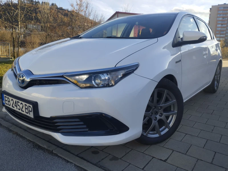 Toyota Auris Hybrid , снимка 2 - Автомобили и джипове - 48057319