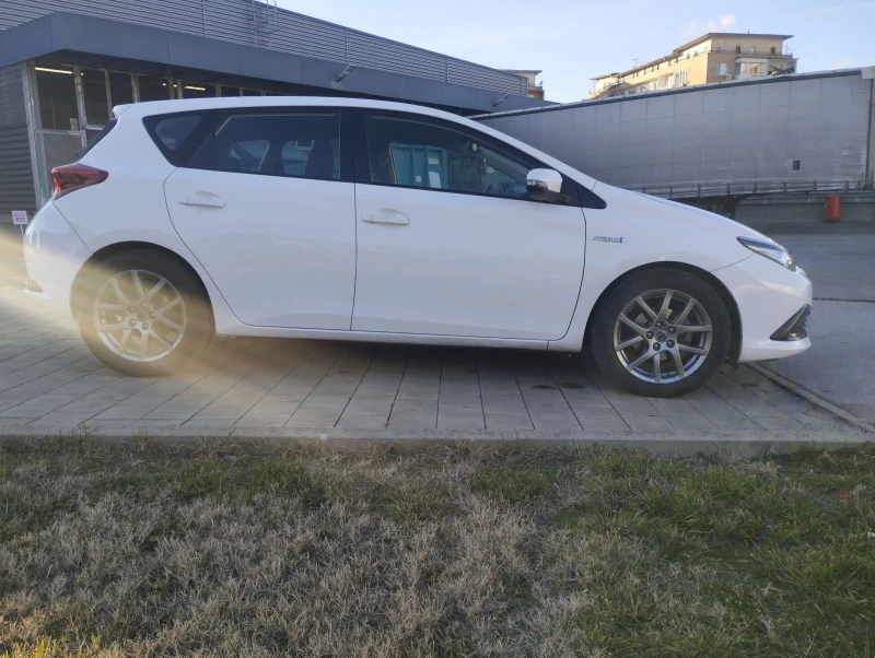 Toyota Auris Hybrid , снимка 5 - Автомобили и джипове - 48057319