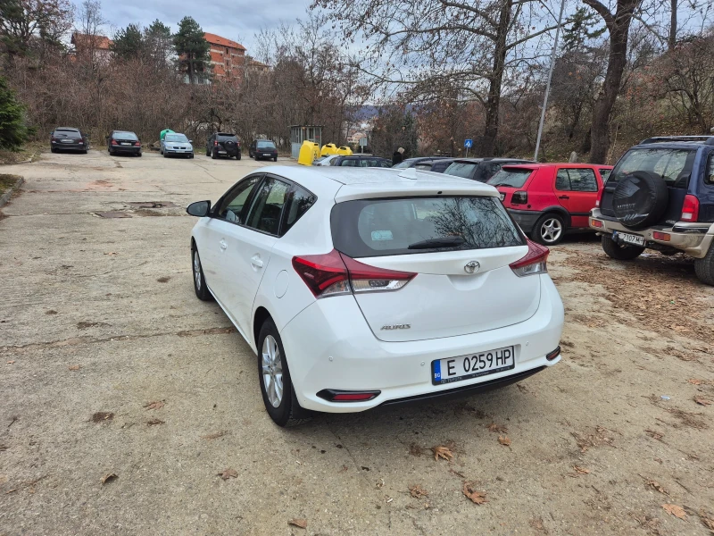 Toyota Auris 1.33, снимка 4 - Автомобили и джипове - 48546667