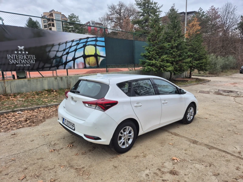 Toyota Auris 1.33, снимка 3 - Автомобили и джипове - 48546667