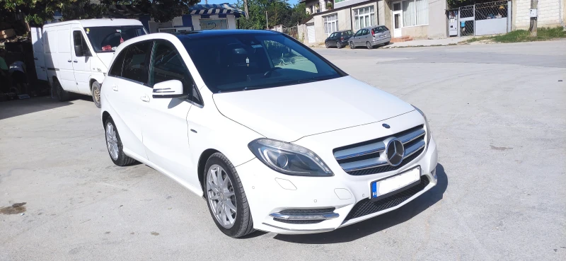 Mercedes-Benz B 180, снимка 1 - Автомобили и джипове - 49034176