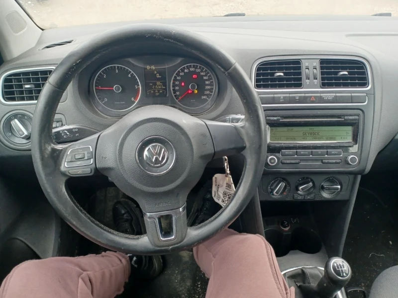 VW Polo 1.6tdi, снимка 10 - Автомобили и джипове - 49068324