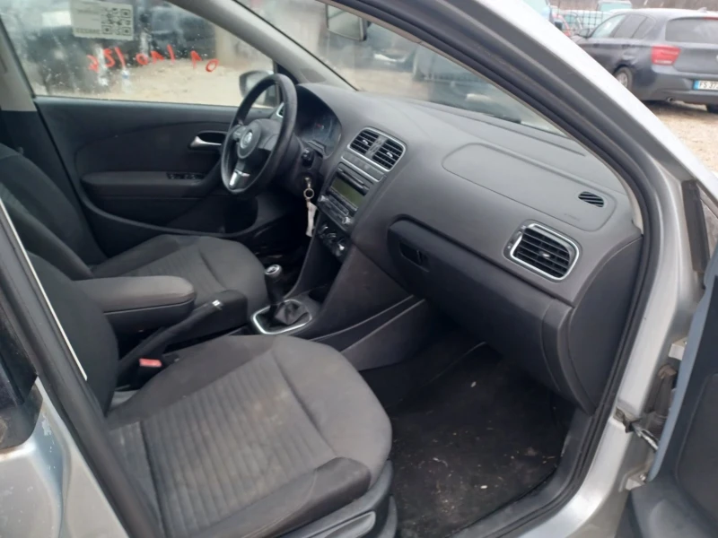 VW Polo 1.6tdi, снимка 11 - Автомобили и джипове - 49068324