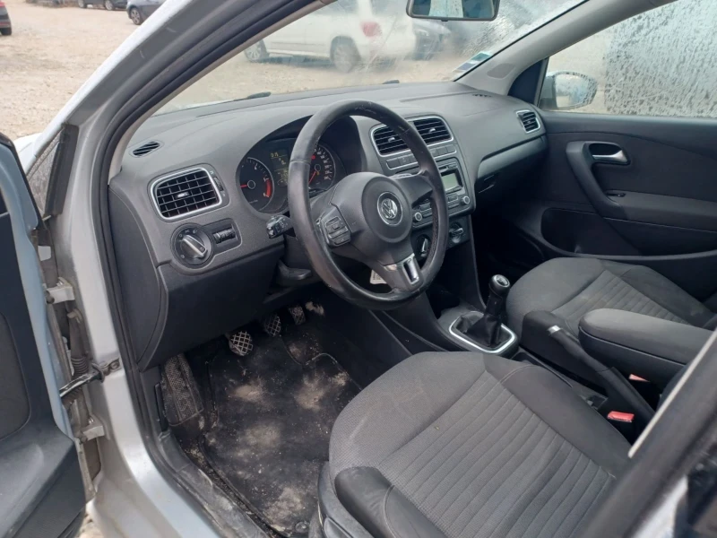 VW Polo 1.6tdi, снимка 12 - Автомобили и джипове - 49068324