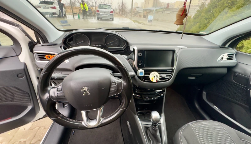 Peugeot 208 1.6 HDI, снимка 10 - Автомобили и джипове - 49329237