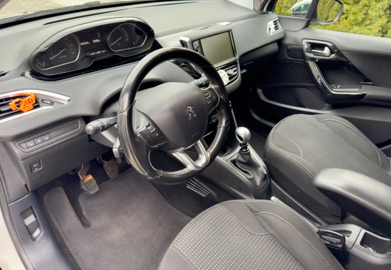 Peugeot 208 1.6 HDI, снимка 9 - Автомобили и джипове - 49329237