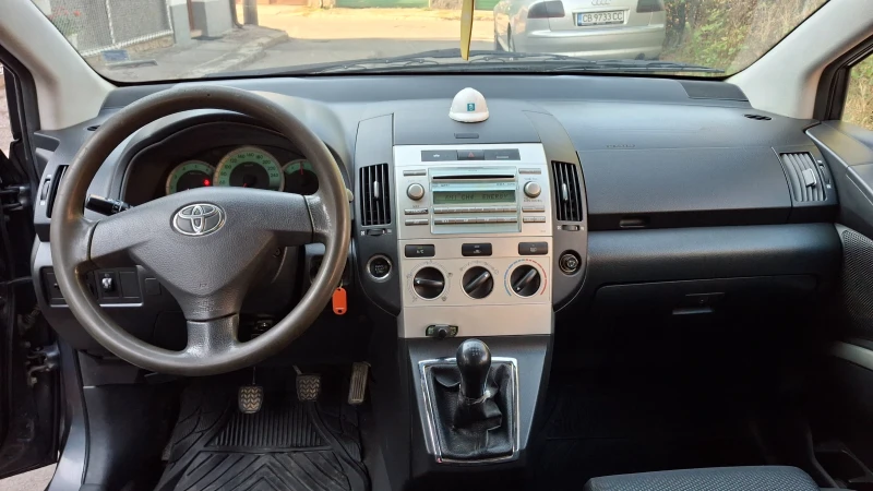 Toyota Corolla verso 2.2 d4d, снимка 6 - Автомобили и джипове - 51852617