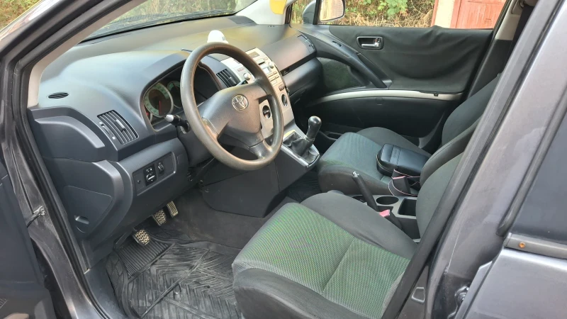 Toyota Corolla verso 2.2 d4d, снимка 7 - Автомобили и джипове - 51852617