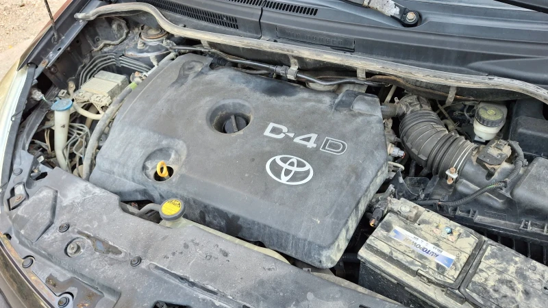 Toyota Corolla verso 2.2 d4d, снимка 11 - Автомобили и джипове - 51852617