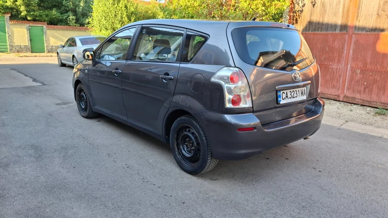 Toyota Corolla verso 2.2 d4d, снимка 4 - Автомобили и джипове - 51852617