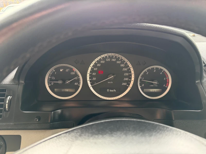 Mercedes-Benz C 200, снимка 10 - Автомобили и джипове - 52478982