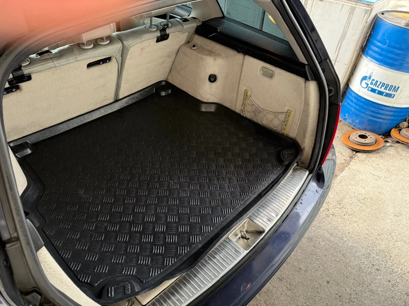 Mercedes-Benz C 200, снимка 11 - Автомобили и джипове - 52478982