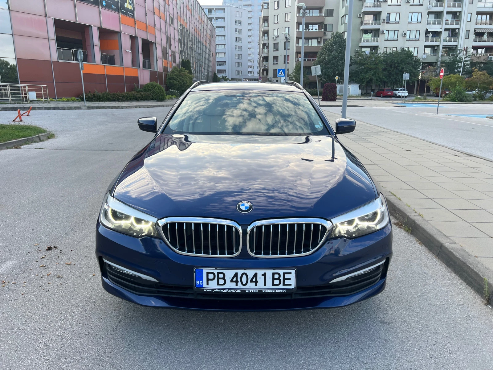 BMW 520 G31 Keyless Go, Ambilight - изображение 10