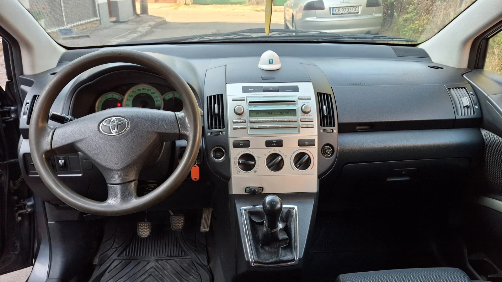 Toyota Corolla verso 2.2 d4d - изображение 6