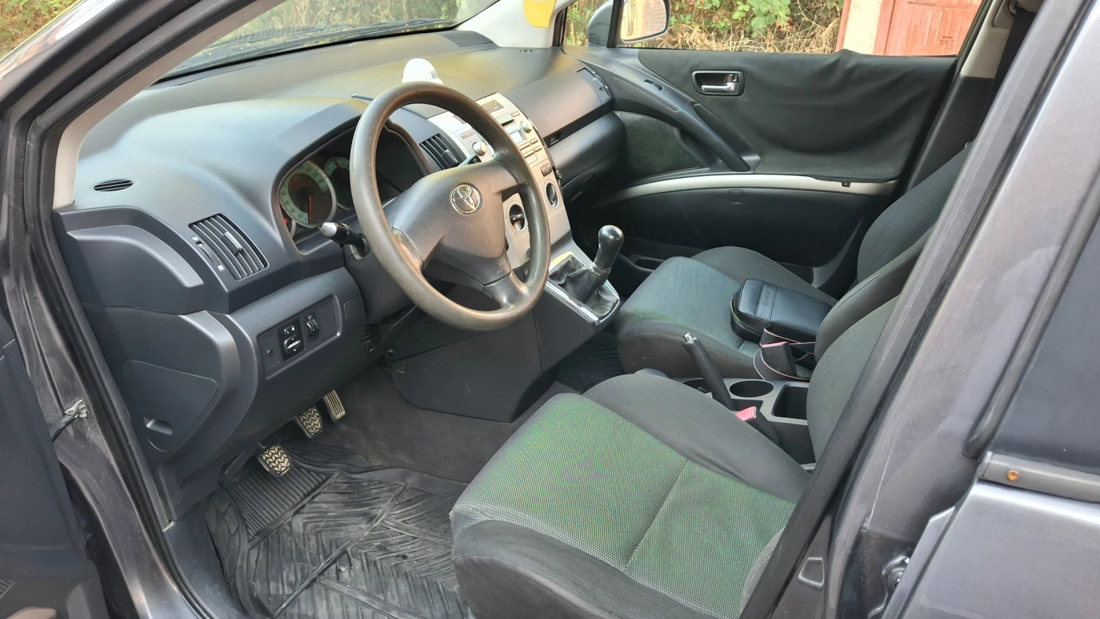 Toyota Corolla verso 2.2 d4d - изображение 7
