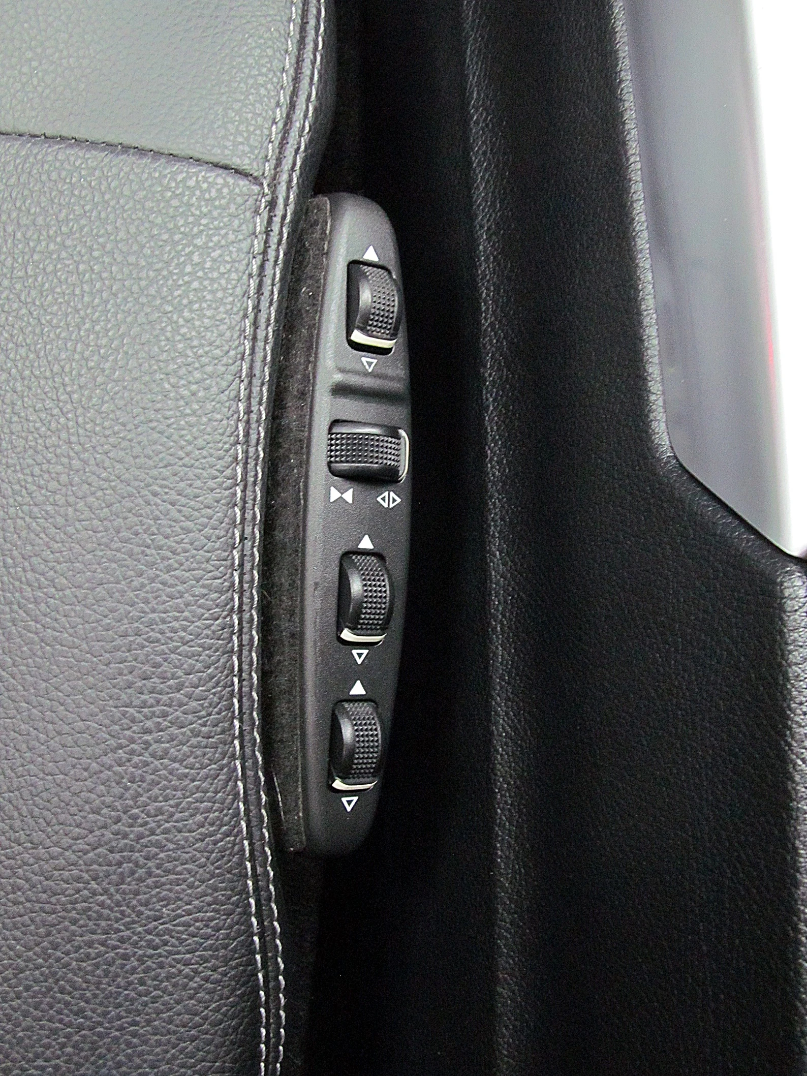 Mercedes-Benz E 250 harman kardon/KeylessGo/Podgrev/СОБСТВЕН ЛИЗИНГ - изображение 9