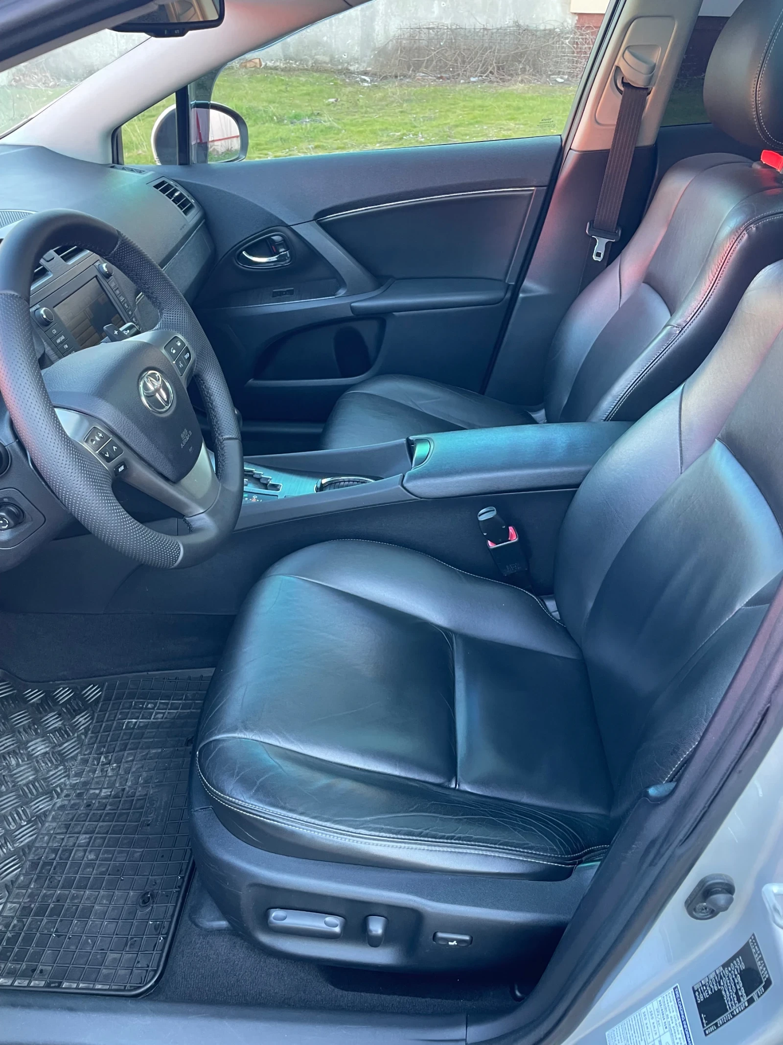 Toyota Avensis 2.0, снимка 6 - Автомобили и джипове - 53866909