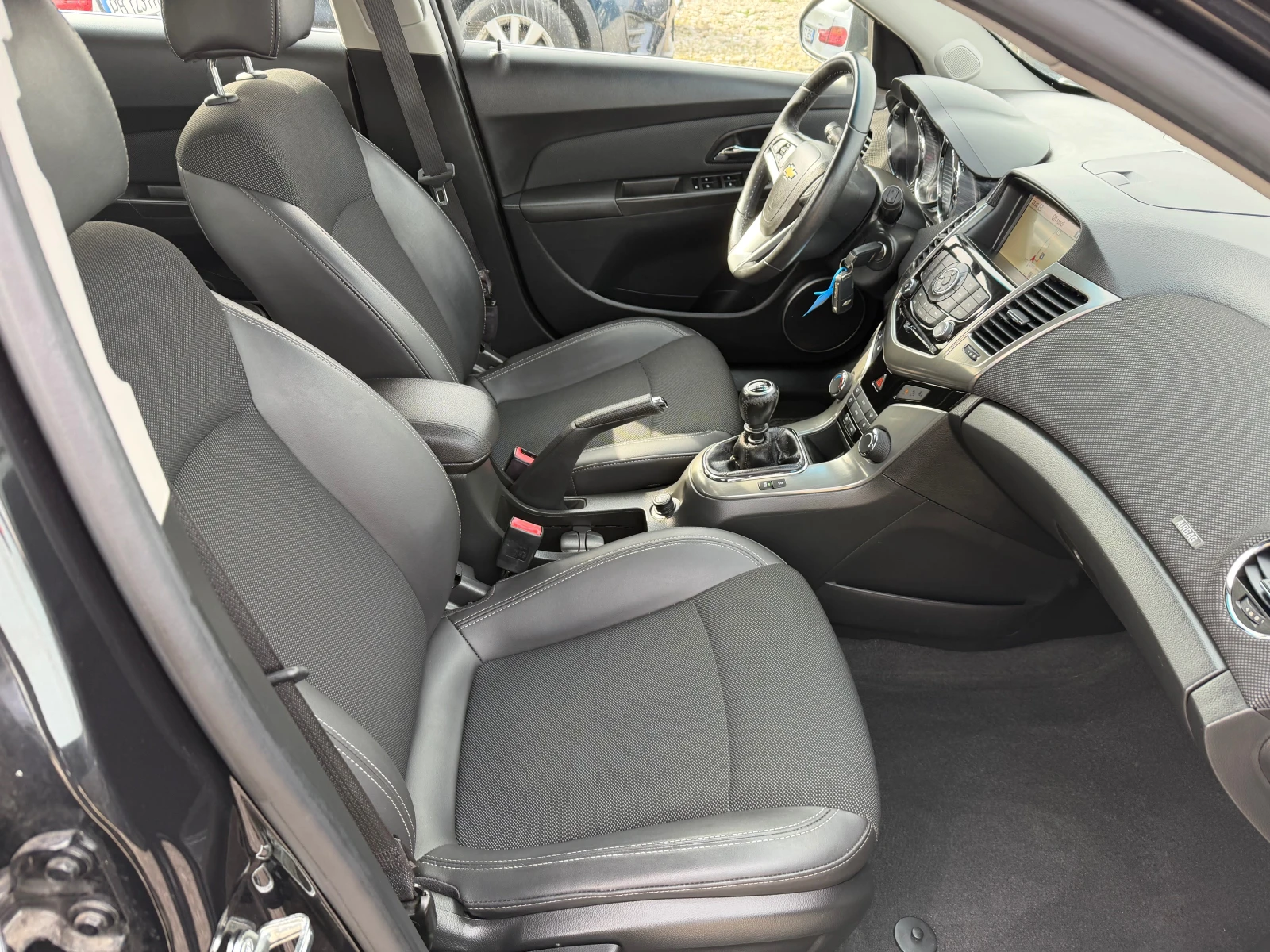 Chevrolet Cruze 1.4 Т (КАТО НОВА), снимка 12 - Автомобили и джипове - 53914804