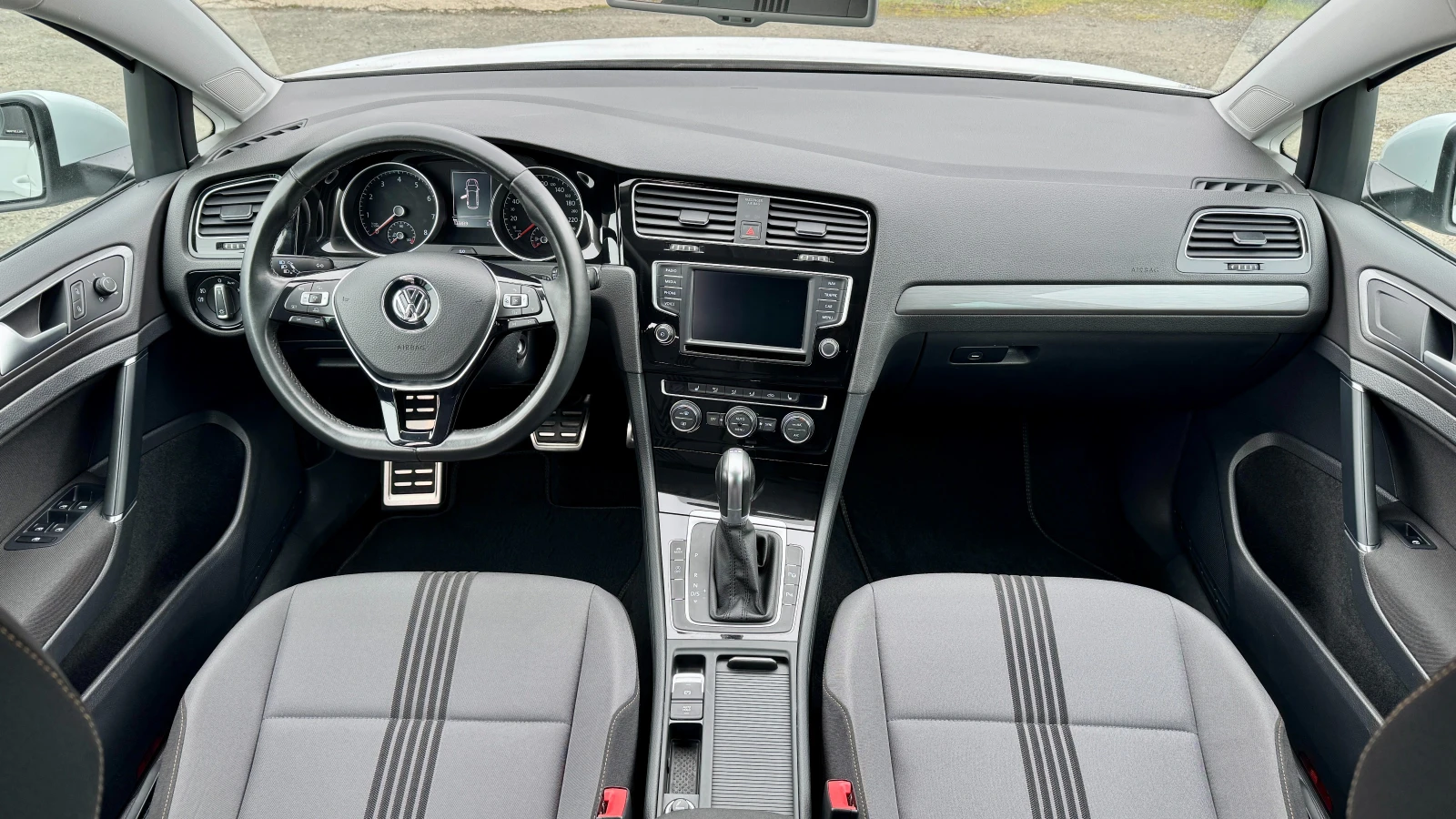 VW Golf DSG Внос ШВЕЙЦАРИЯ! PDC, NAVI, Автопилот, Камера, , снимка 12 - Автомобили и джипове - 53994280