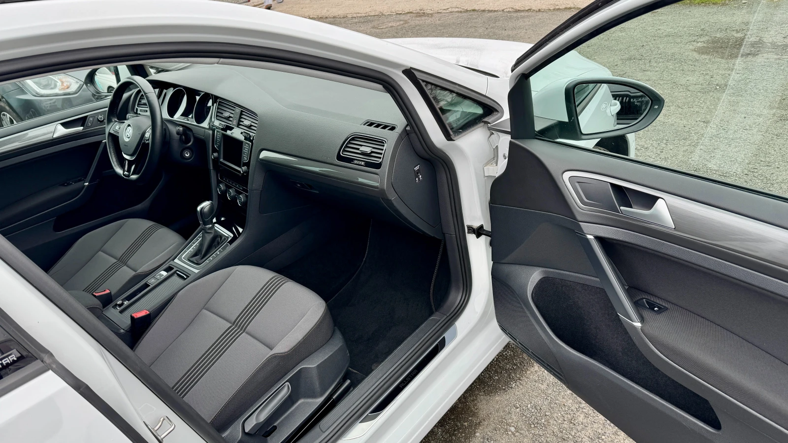 VW Golf DSG Внос ШВЕЙЦАРИЯ! PDC, NAVI, Автопилот, Камера, , снимка 15 - Автомобили и джипове - 53994280