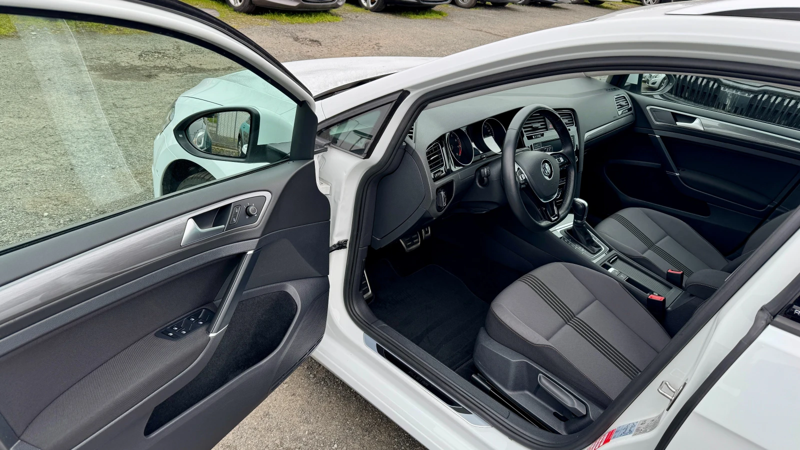 VW Golf DSG Внос ШВЕЙЦАРИЯ! PDC, NAVI, Автопилот, Камера, , снимка 9 - Автомобили и джипове - 53994280