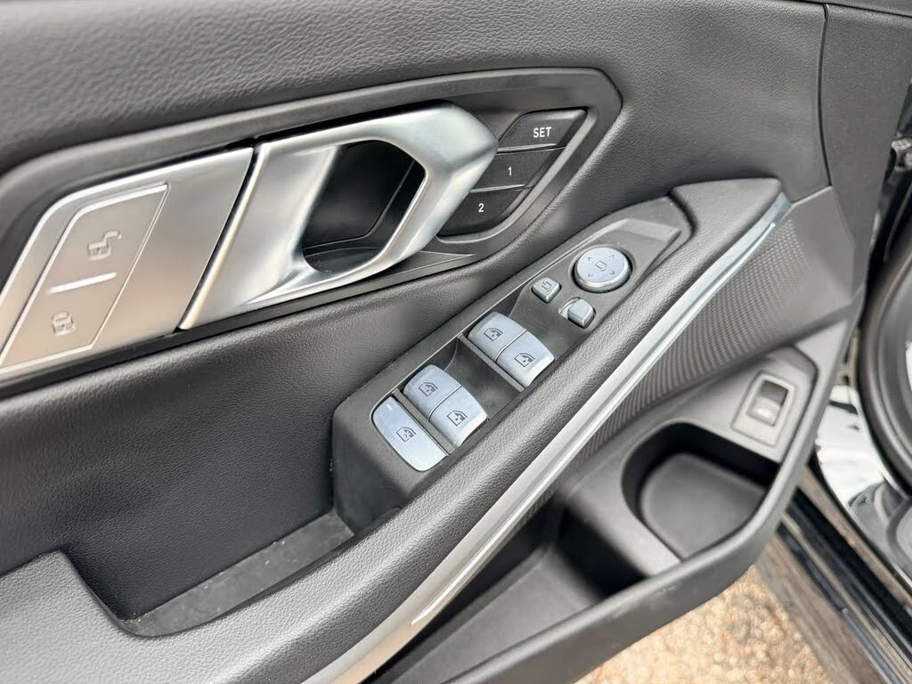 BMW 330 xDrive* АвтоКредит* (Цена до БГ) , снимка 4 - Автомобили и джипове - 54340743