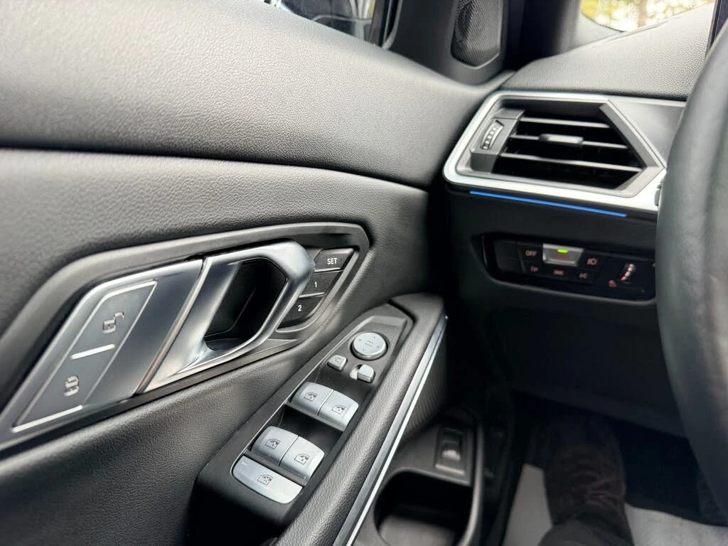 BMW 330 xDrive* АвтоКредит* (Цена до БГ) , снимка 10 - Автомобили и джипове - 54340743