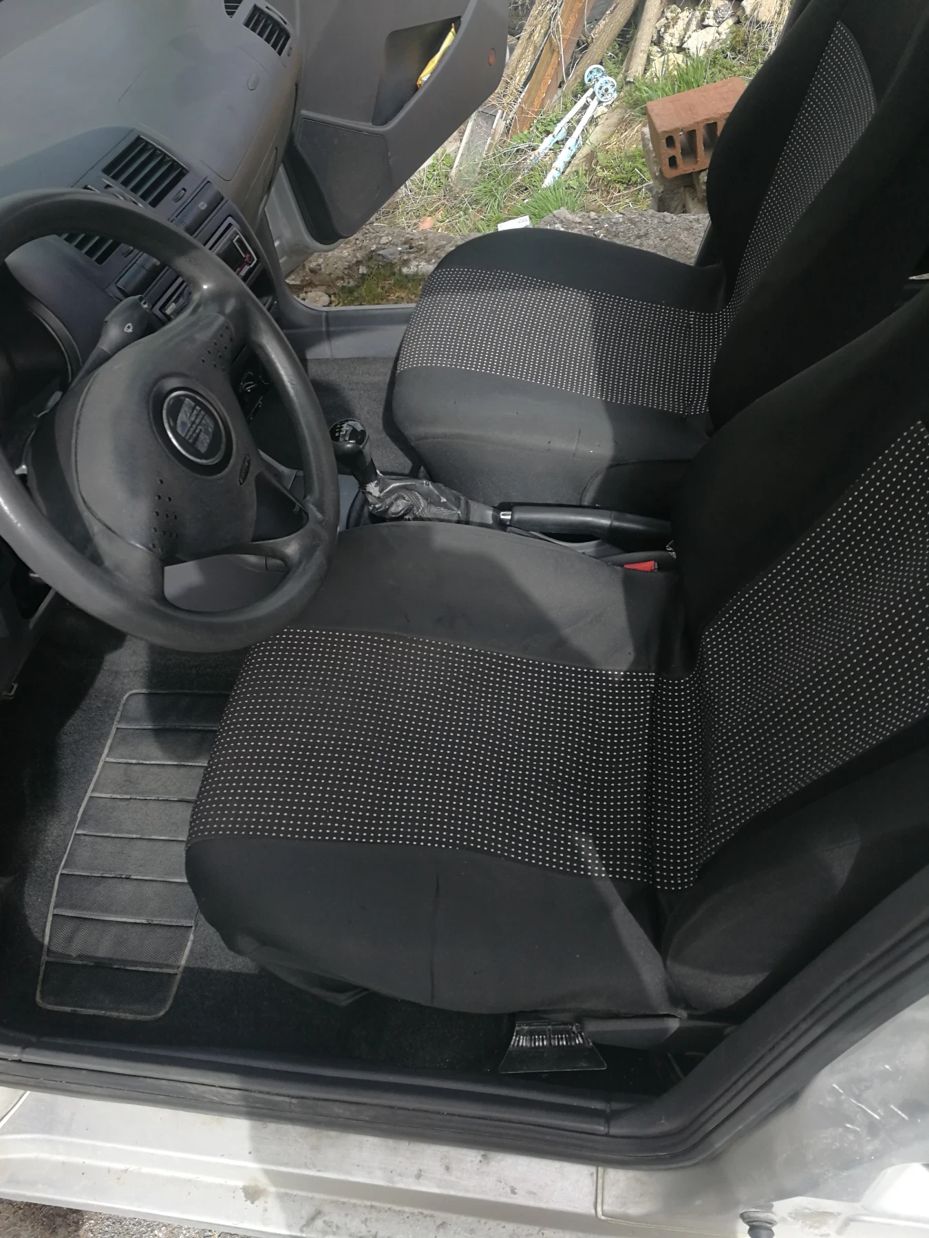 Seat Ibiza 1.4 mpi, снимка 2 - Автомобили и джипове - 54828511