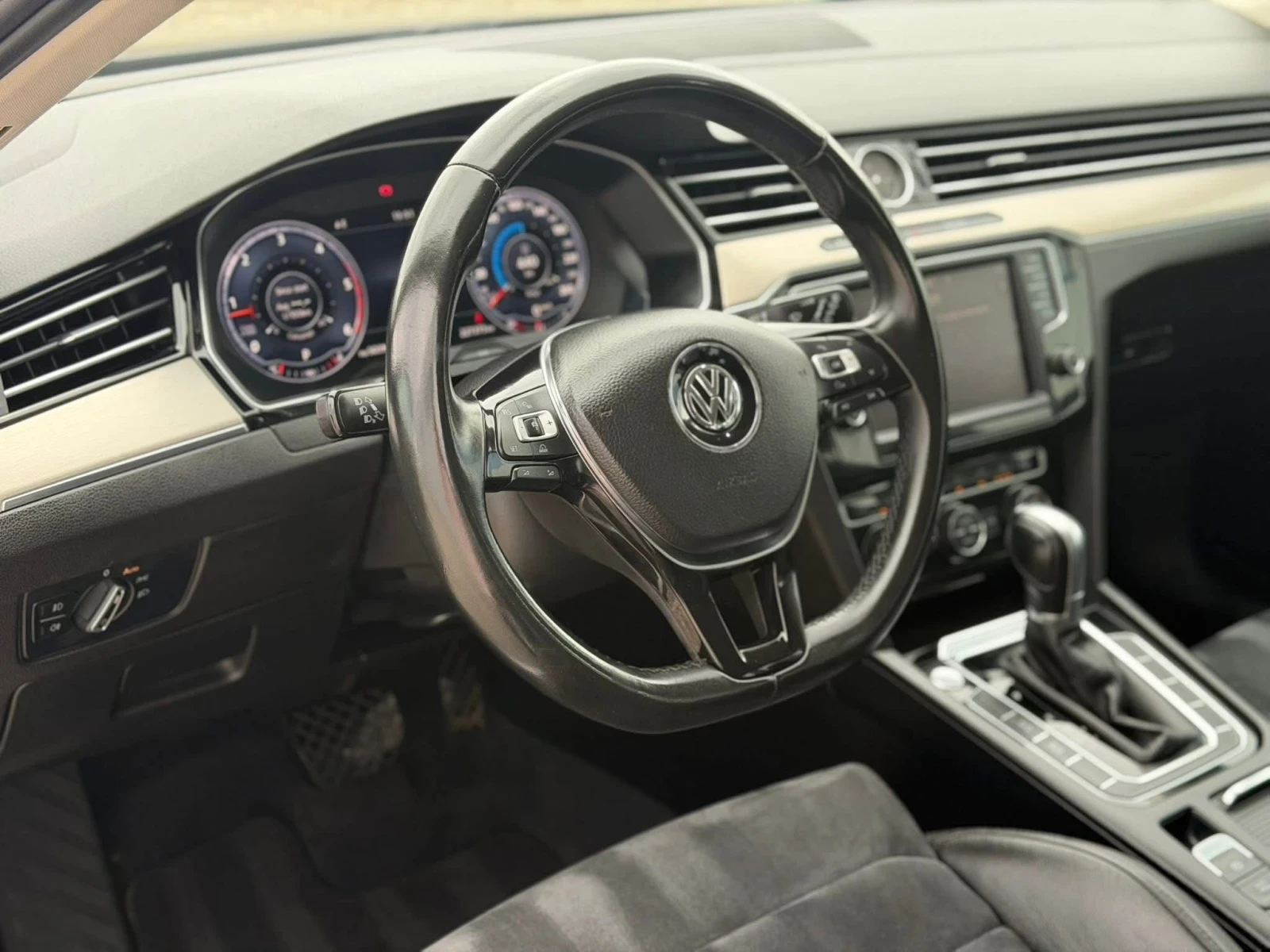 VW Passat Highline 2.0 TDI 190кс/ Digital/ LED/ Distronic, снимка 8 - Автомобили и джипове - 55036390