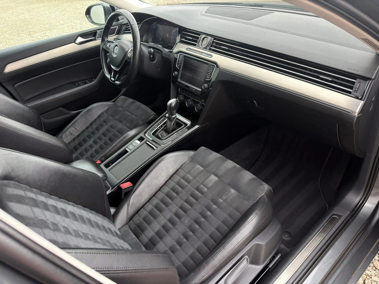 VW Passat Highline 2.0 TDI 190кс/ Digital/ LED/ Distronic, снимка 11 - Автомобили и джипове - 55036390