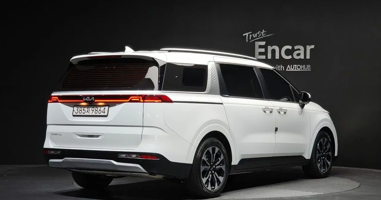 Kia Carnival 360* ОБДУХ* КОЖА* КРУИЗ КОНТРОЛ* ЦЕНА ДО БЪЛГАРИЯ, снимка 4 - Автомобили и джипове - 55600073