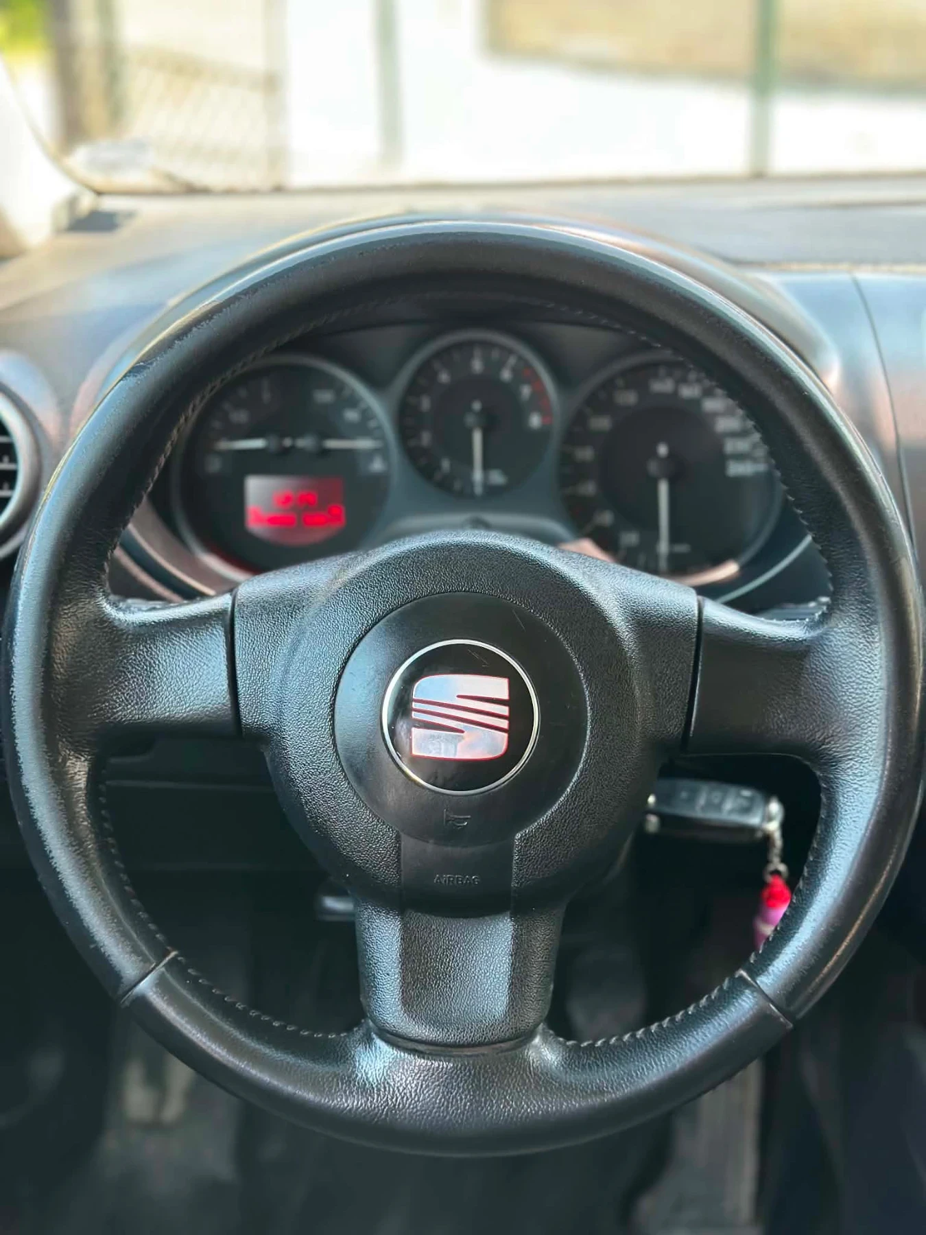 Seat Leon, снимка 2 - Автомобили и джипове - 55769383