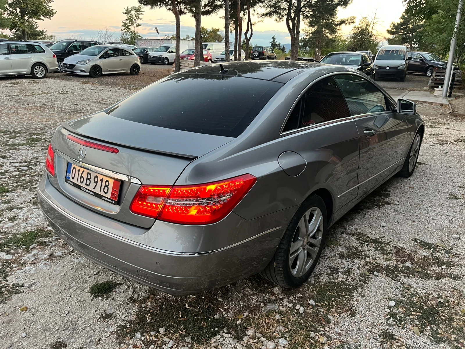 Mercedes-Benz E 220, снимка 4 - Автомобили и джипове - 56251397