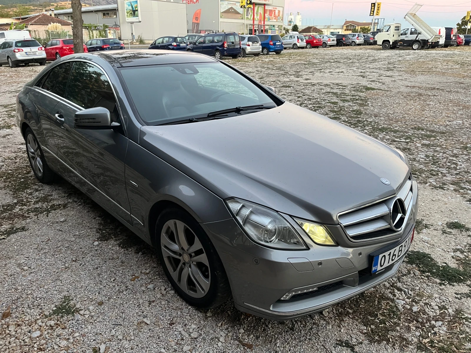 Mercedes-Benz E 220, снимка 3 - Автомобили и джипове - 56251397