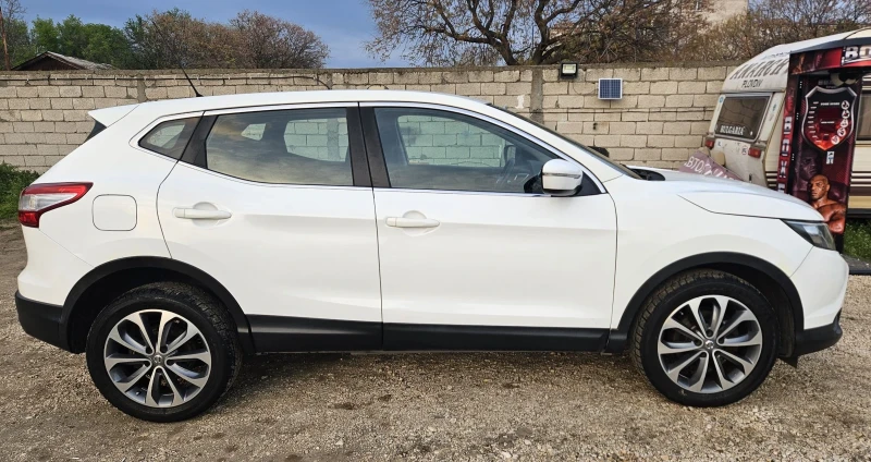 Nissan Qashqai 1.5 DCI, снимка 3 - Автомобили и джипове - 51916128