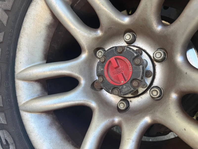 Toyota Hilux 2.4 D, снимка 6 - Автомобили и джипове - 51971617