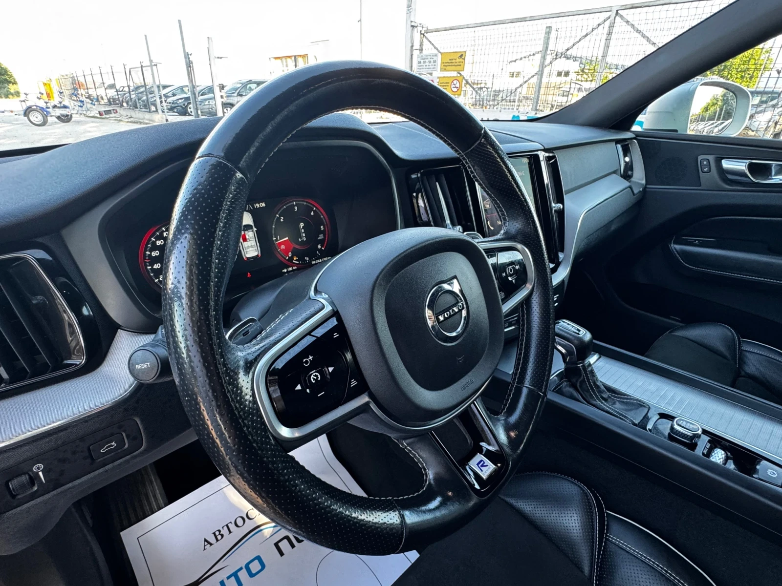 Volvo XC60 2.0 ДИЗЕЛ 190 К.С 4х4 R-DESIGN БЕЗ АНАЛОГ!СЕРВИЗНА - изображение 9