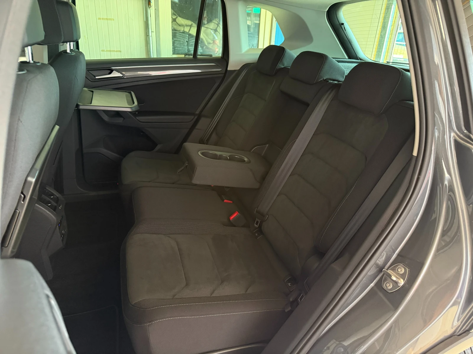 VW Tiguan 2.0TDI* 4x4* СЕРВИЗНА КНИЖКА С ПЪЛНА ИСТОРИЯ В VW - изображение 9