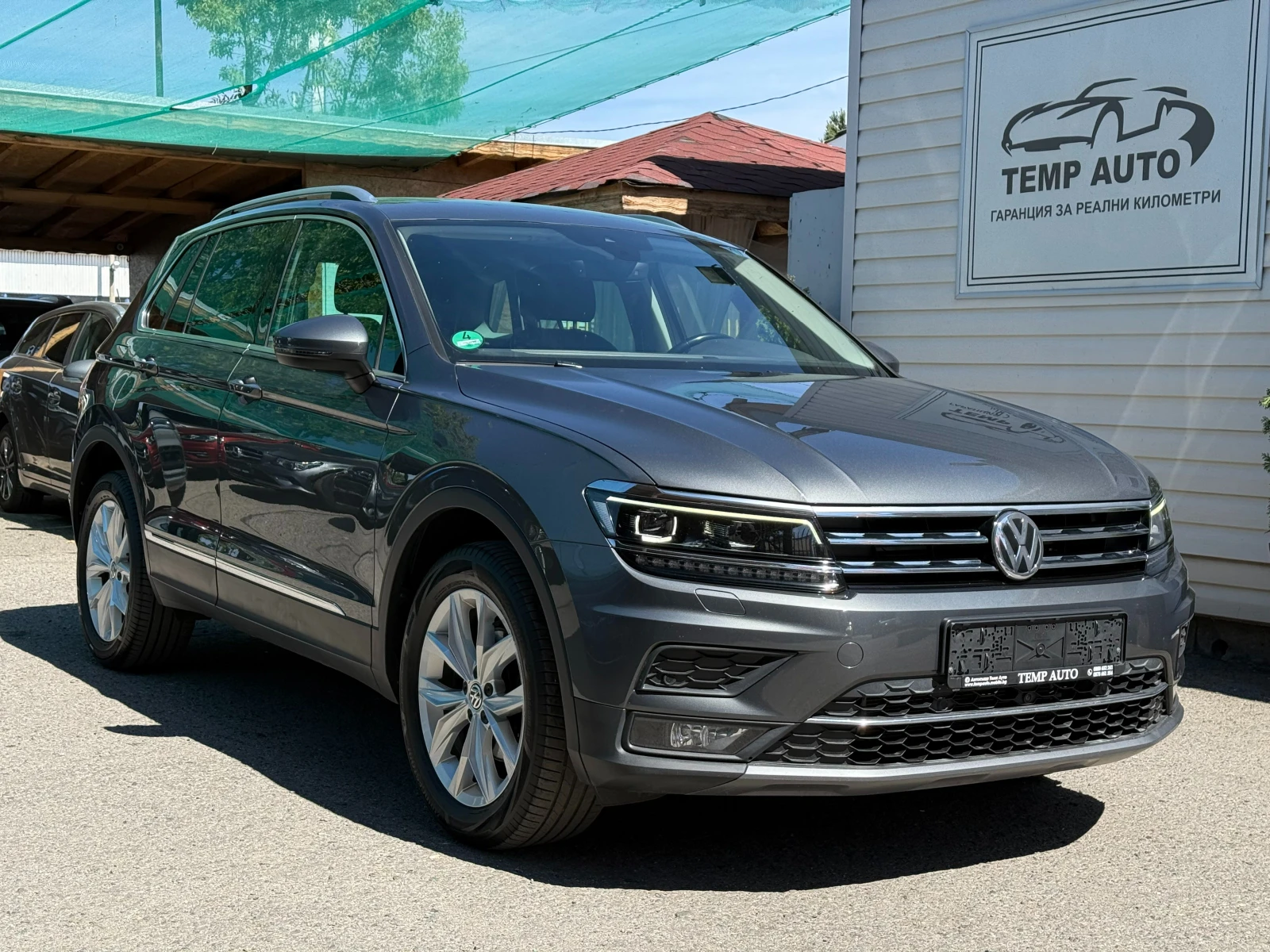 VW Tiguan 2.0TDI* 4x4* СЕРВИЗНА КНИЖКА С ПЪЛНА ИСТОРИЯ В VW - изображение 3