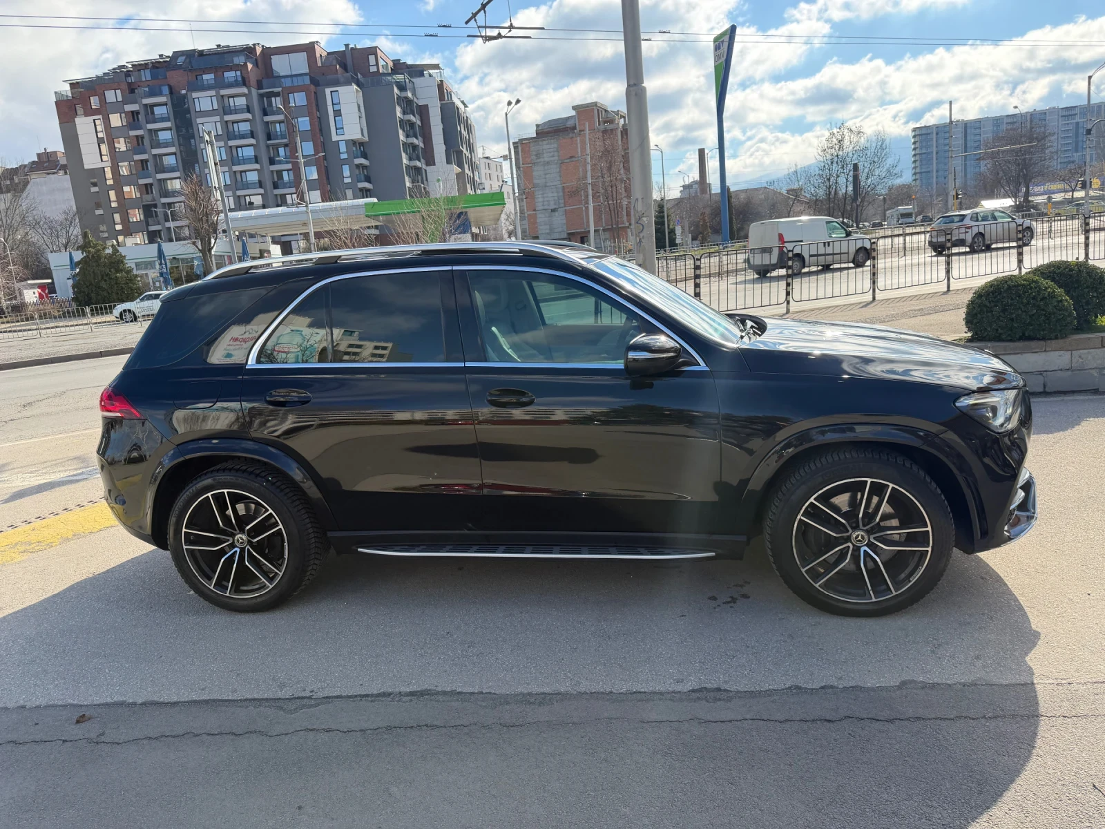 Mercedes-Benz GLE 350 AMG LINE PERFEKT, снимка 3 - Автомобили и джипове - 55081736