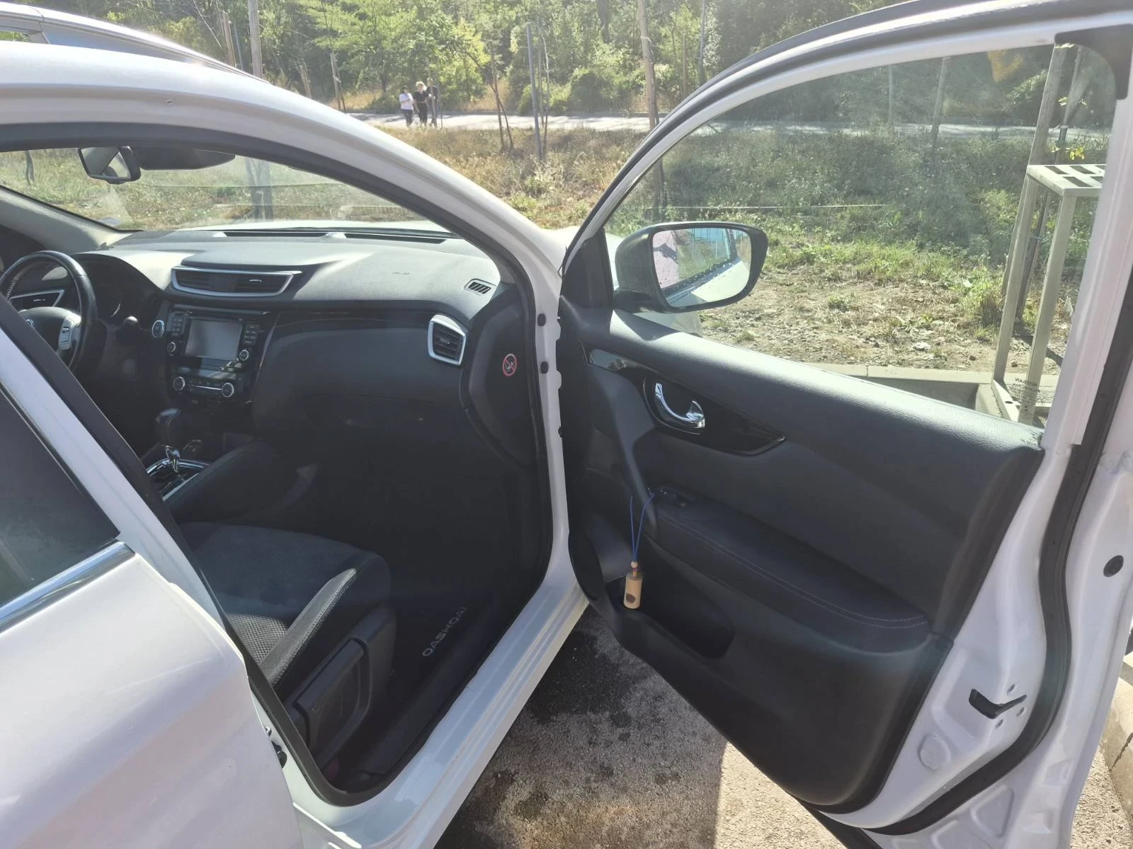 Nissan Qashqai, снимка 11 - Автомобили и джипове - 55951944