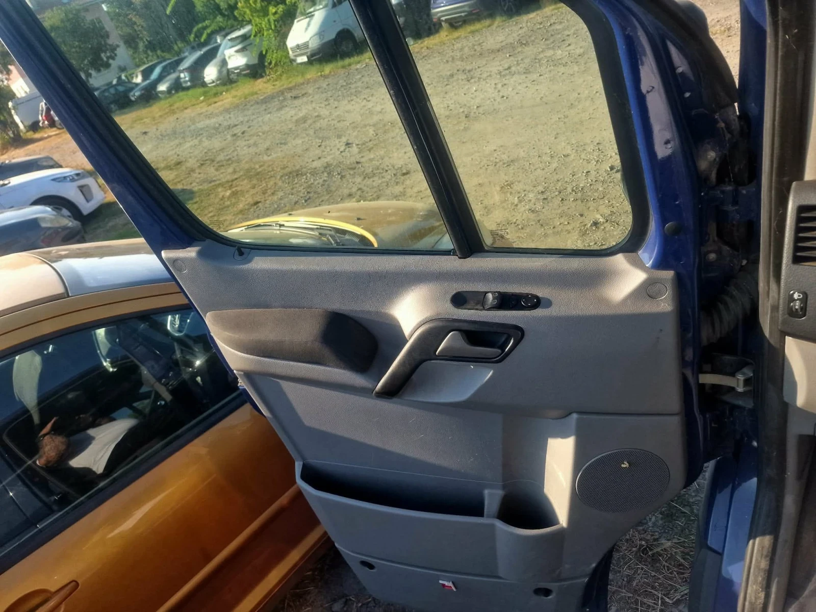 VW Crafter Товарен, снимка 13 - Бусове и автобуси - 55961551