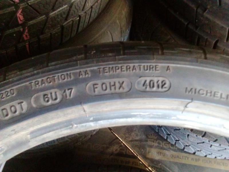 Гуми Летни 235/35R19, снимка 5 - Гуми и джанти - 18783741